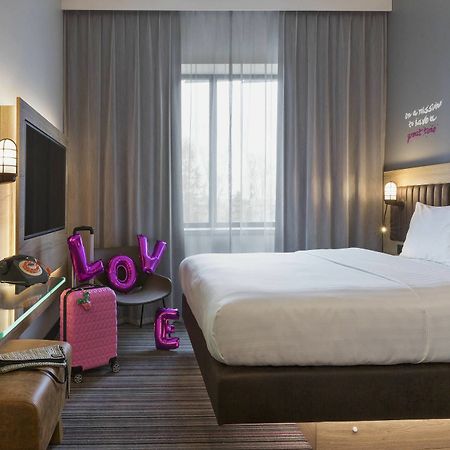 Отель Moxy Katowice Airport Пирзовице Экстерьер фото
