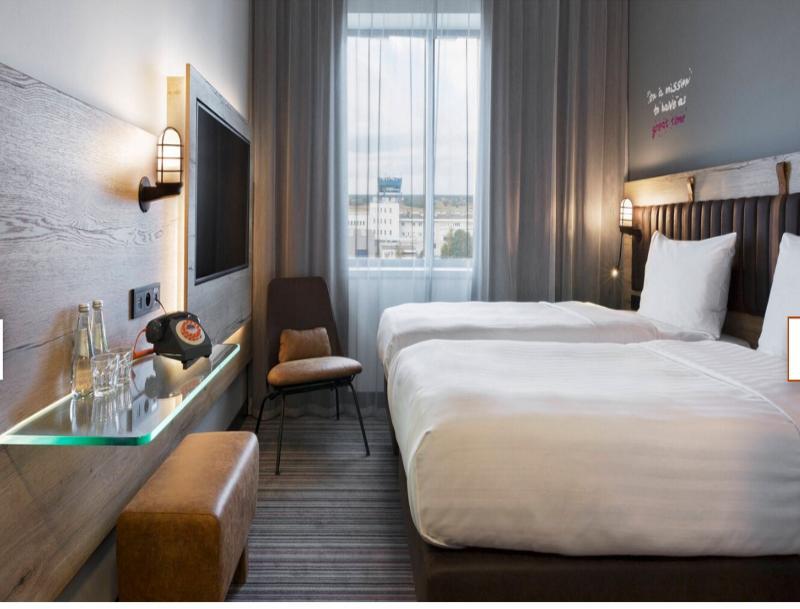 Отель Moxy Katowice Airport Пирзовице Экстерьер фото